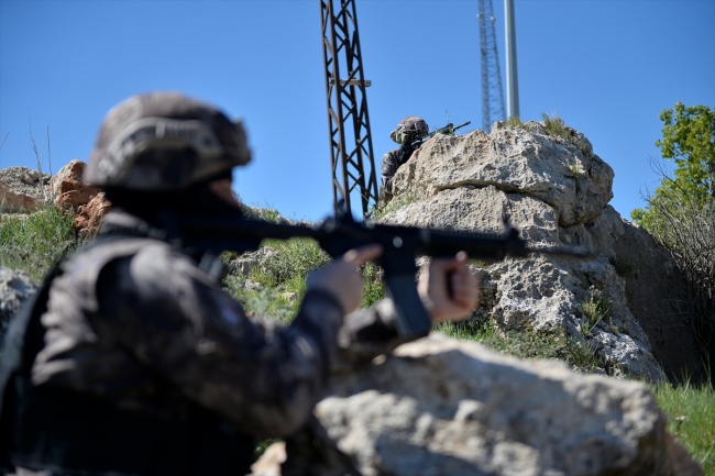 Özel harekat timlerinden gerçeği aratmayan tatbikat